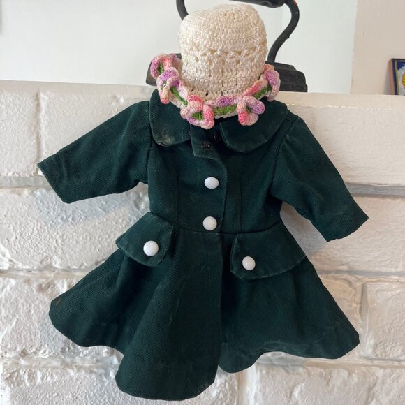 Vintage Dark Green Dressmaker Doll Coat w/ Crochet Flower Hat & Mini Hanger - Picture 1 of 10